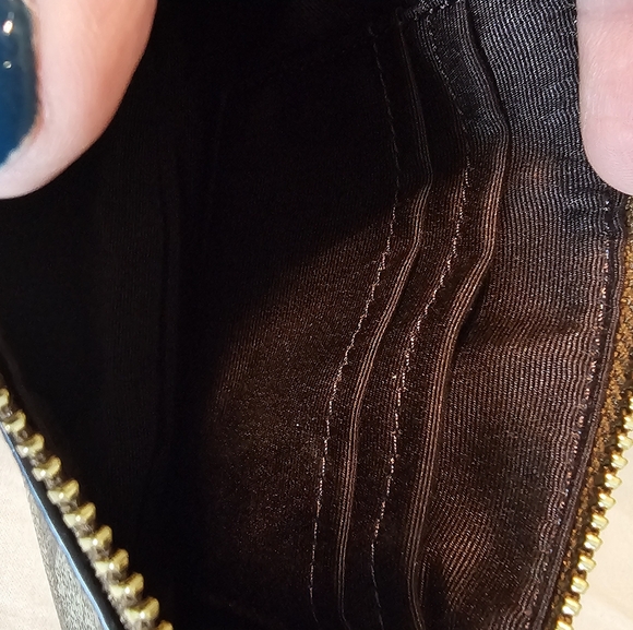 Coach Metallic Cherry and Signature Monogramm Crossgrain Leather Wristlet NWOT - Picture 6 of 12